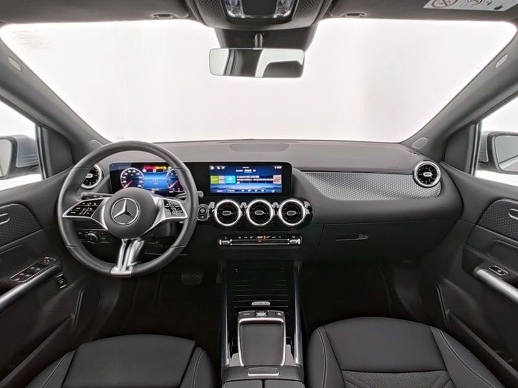 Mercedes-Benz B 200 2025