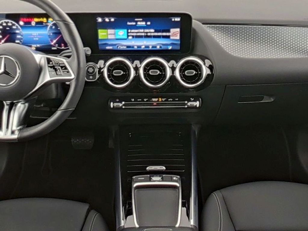 Mercedes-Benz B 200 2025