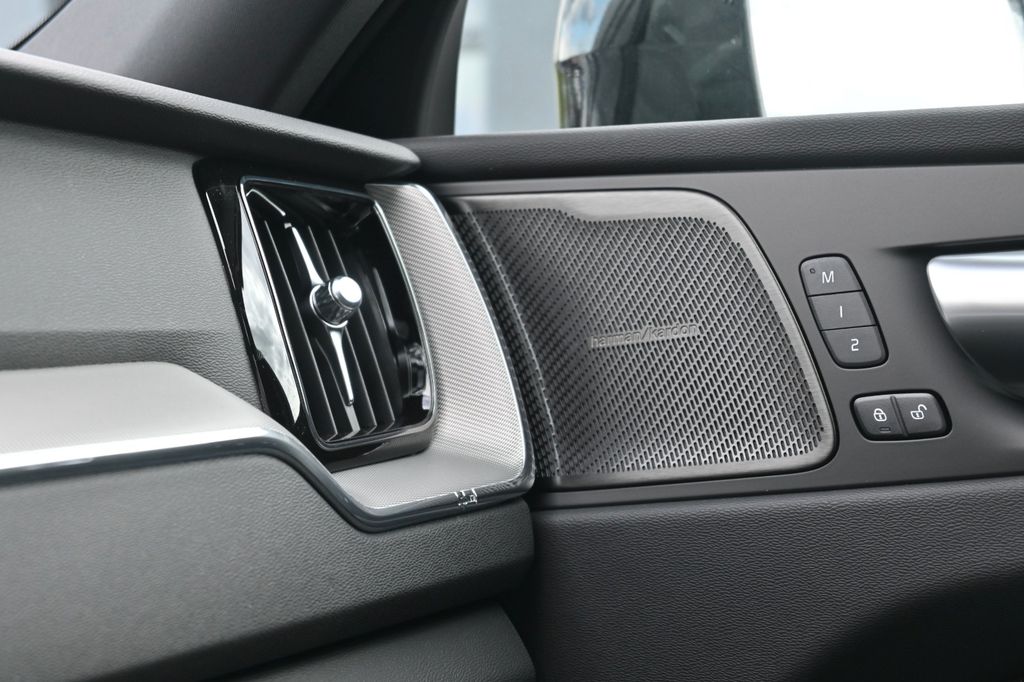 Volvo XC60 2025