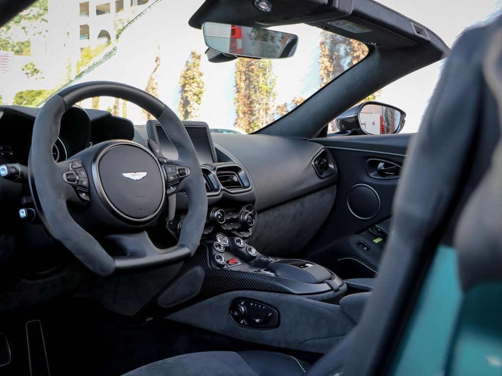 Aston Martin V8 Vantage 2022