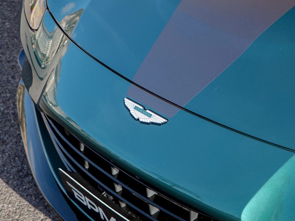Aston Martin V8 Vantage 2022