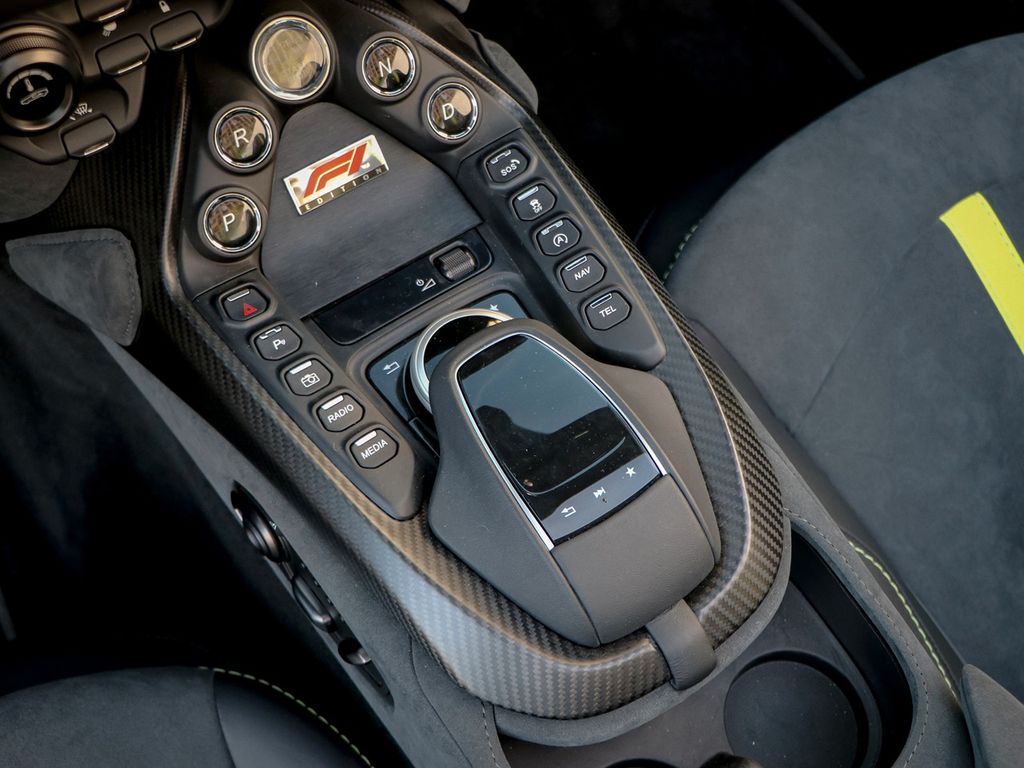 Aston Martin V8 Vantage 2022