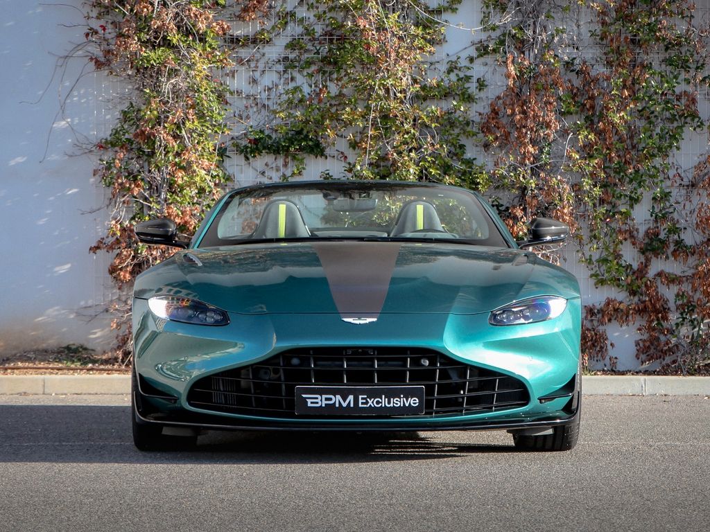 Aston Martin V8 Vantage 2022