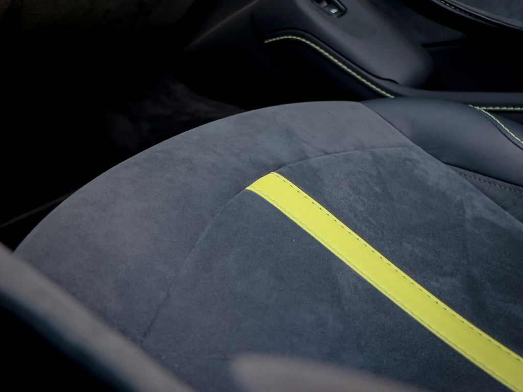 Aston Martin V8 Vantage 2022