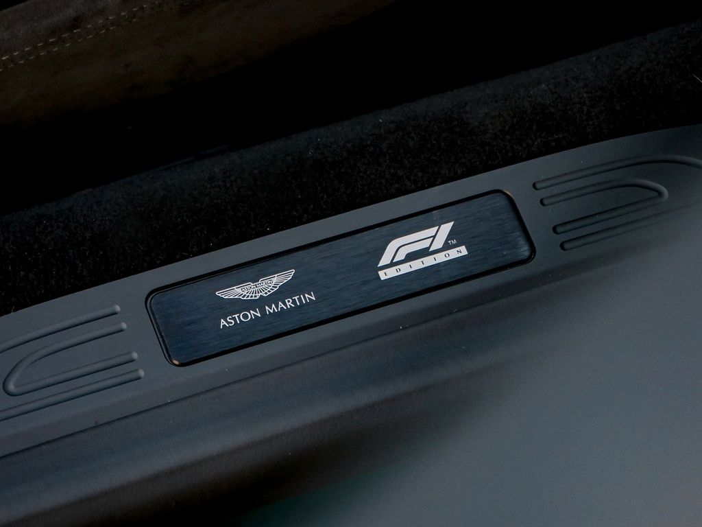 Aston Martin V8 Vantage 2022