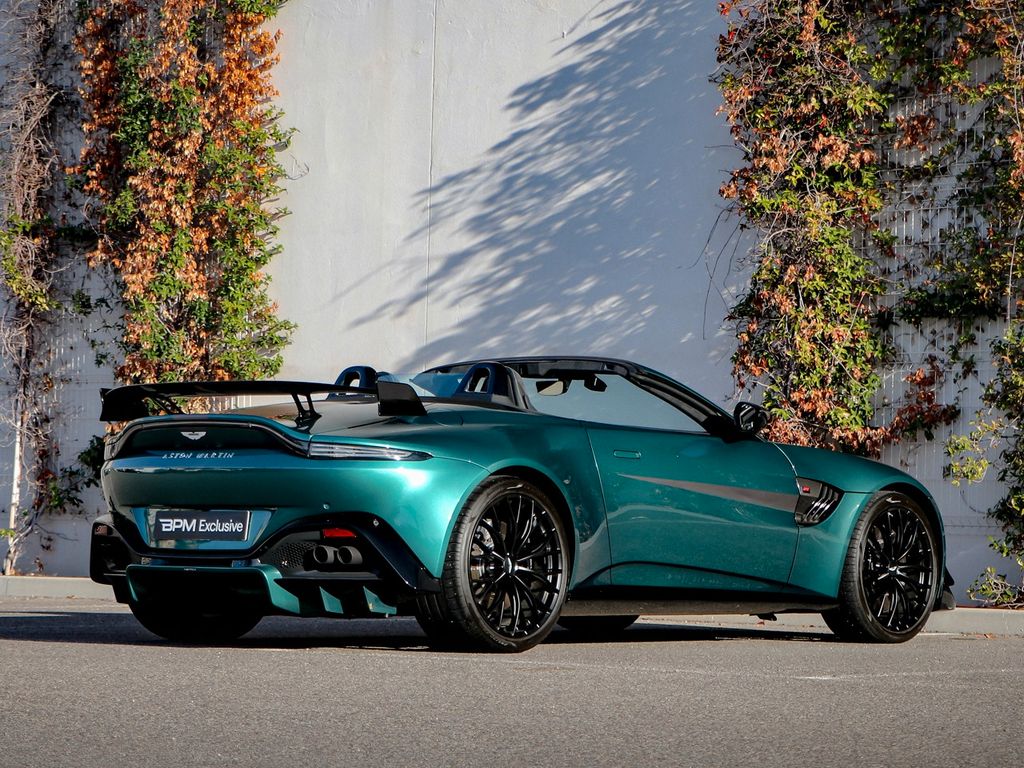 Aston Martin V8 Vantage 2022