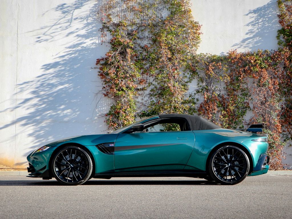 Aston Martin V8 Vantage 2022