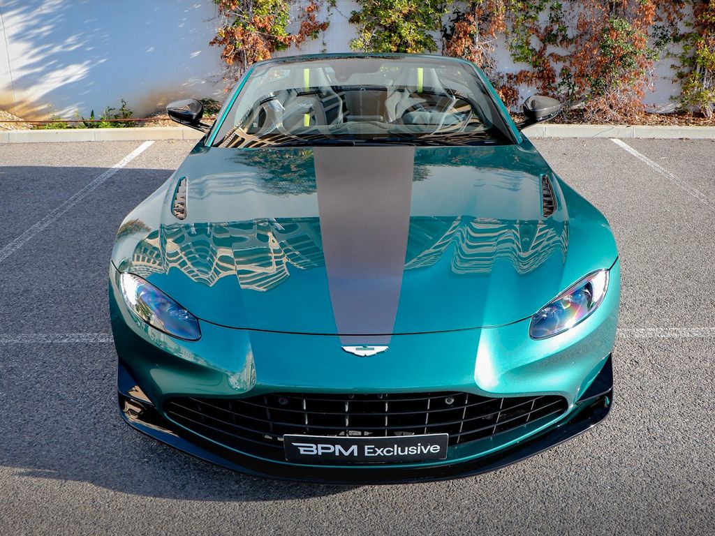 Aston Martin V8 Vantage 2022