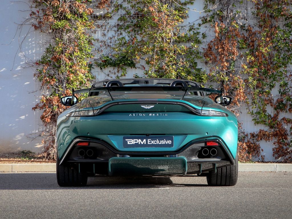 Aston Martin V8 Vantage 2022