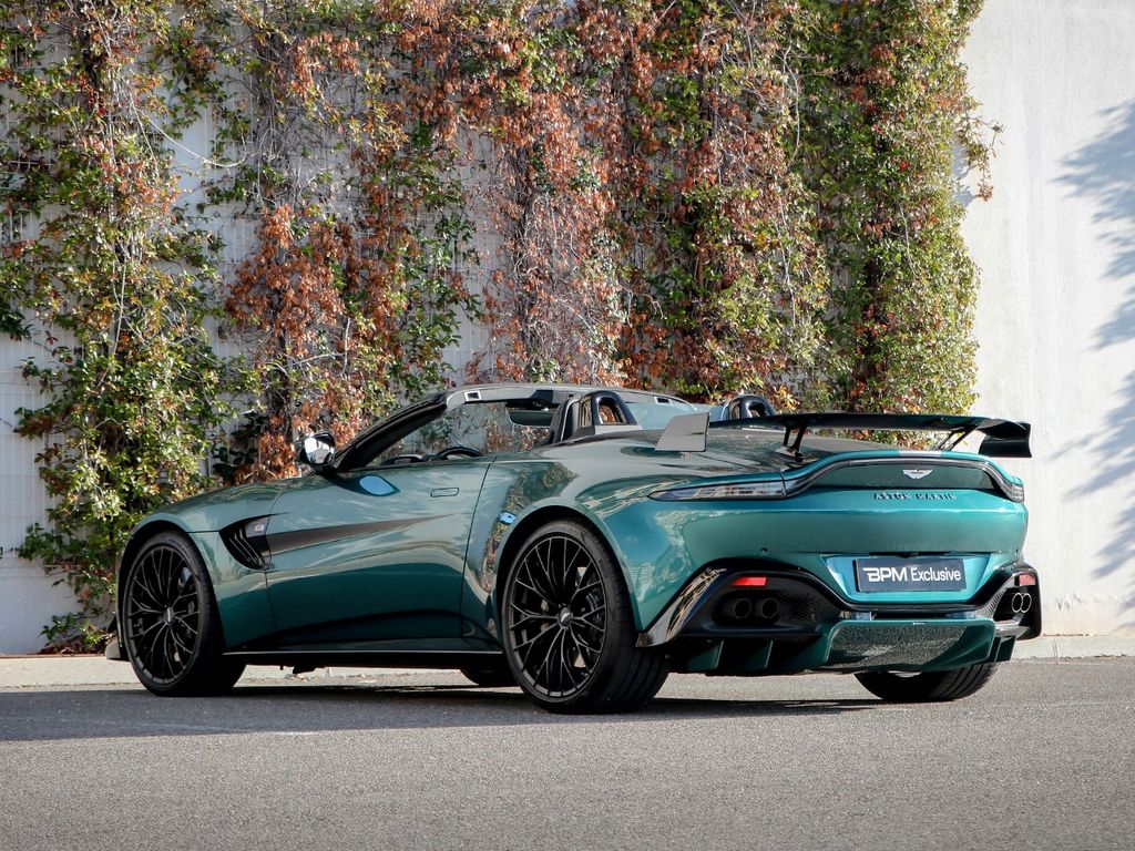 Aston Martin V8 Vantage 2022
