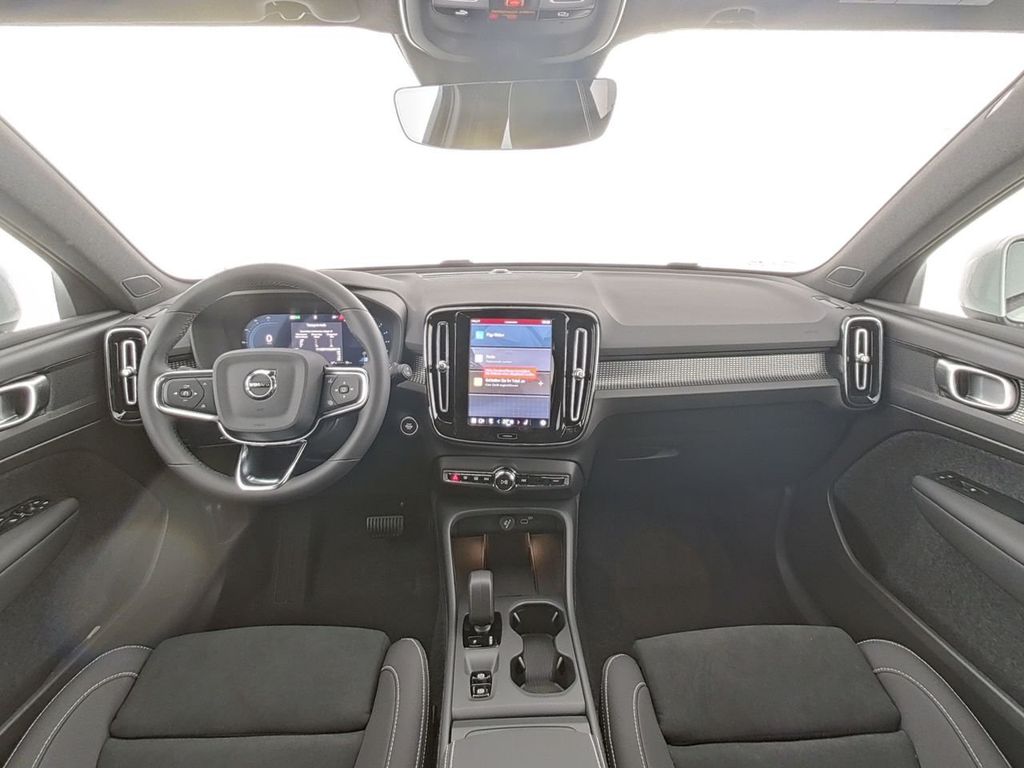 Volvo XC40 2025