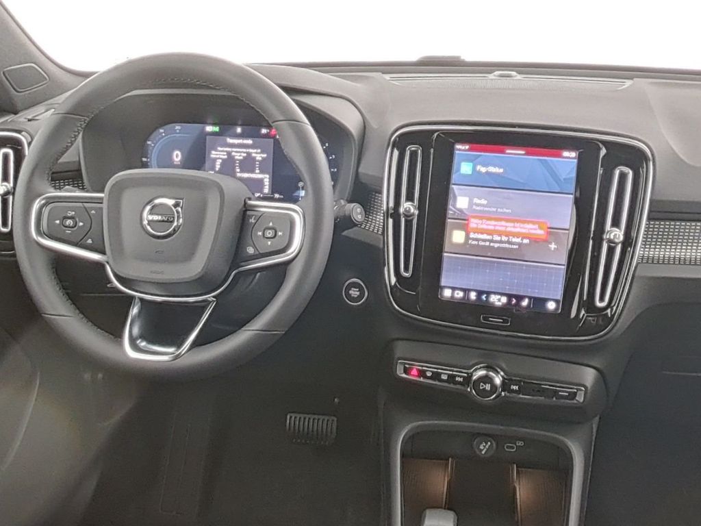 Volvo XC40 2025