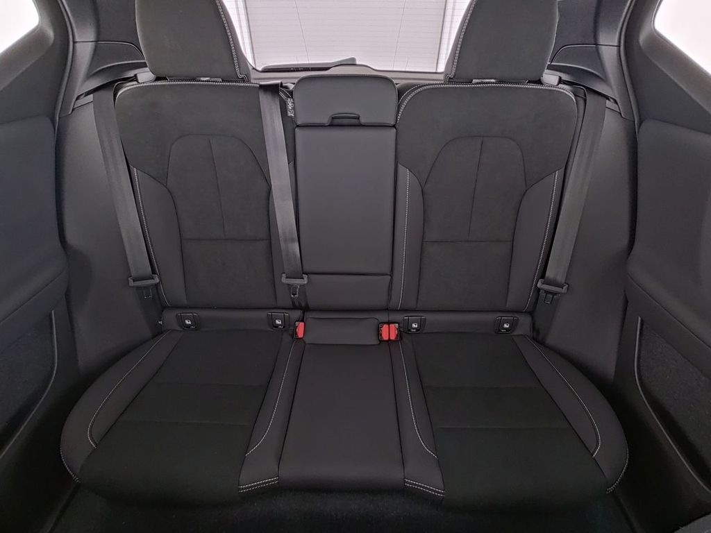 Volvo XC40 2025