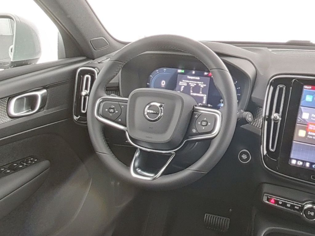 Volvo XC40 2025