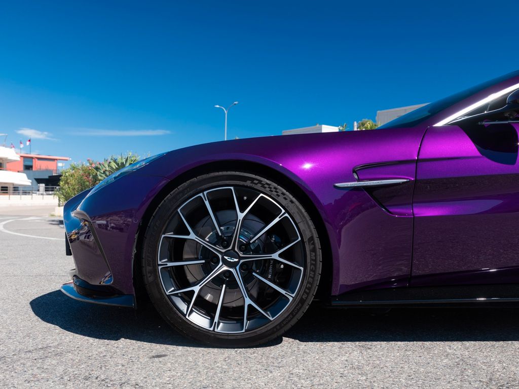 Aston Martin V8 Vantage 2025