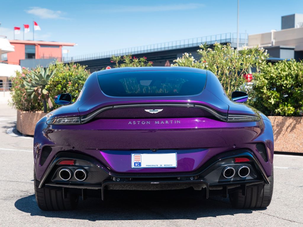 Aston Martin V8 Vantage 2025