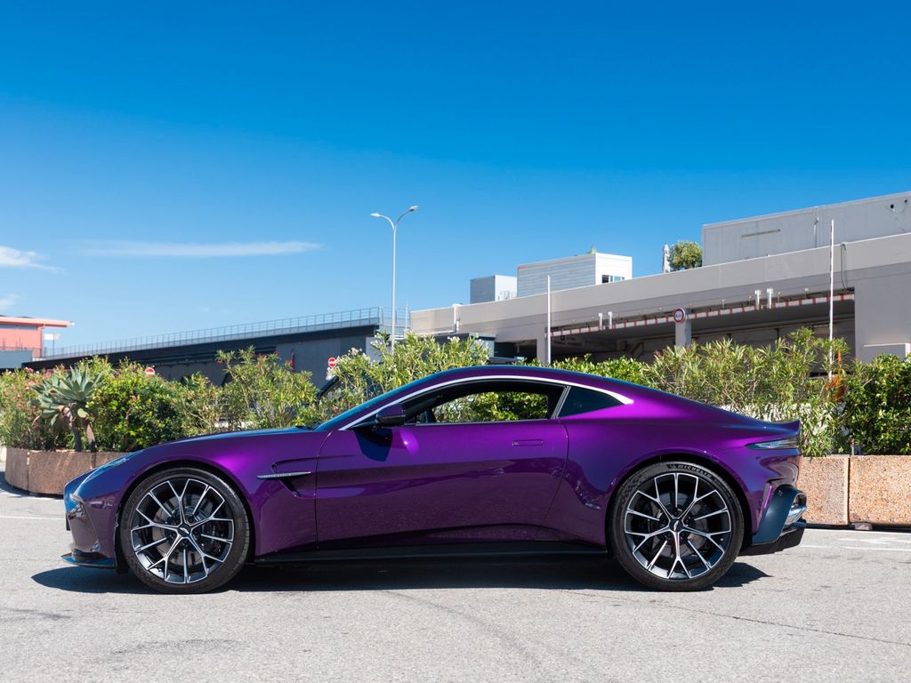 Aston Martin V8 Vantage 2025