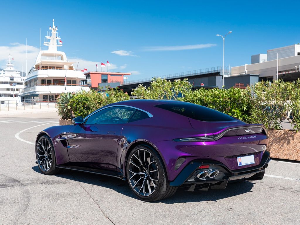 Aston Martin V8 Vantage 2025