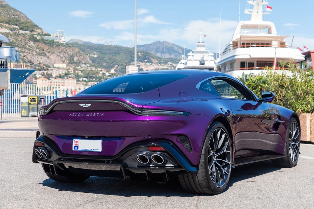 Aston Martin V8 Vantage 2025