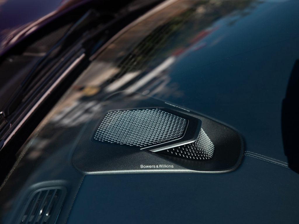 Aston Martin V8 Vantage 2025