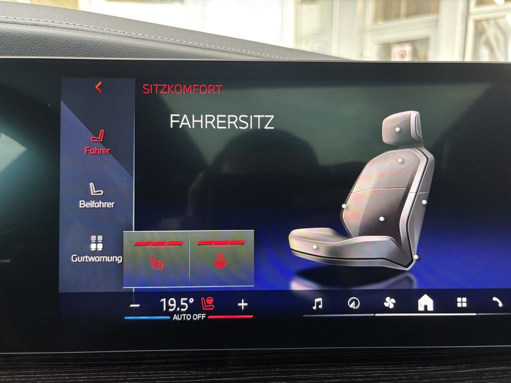 BMW 750 2025