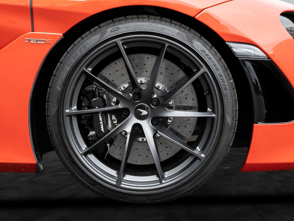 McLaren 720S 2025