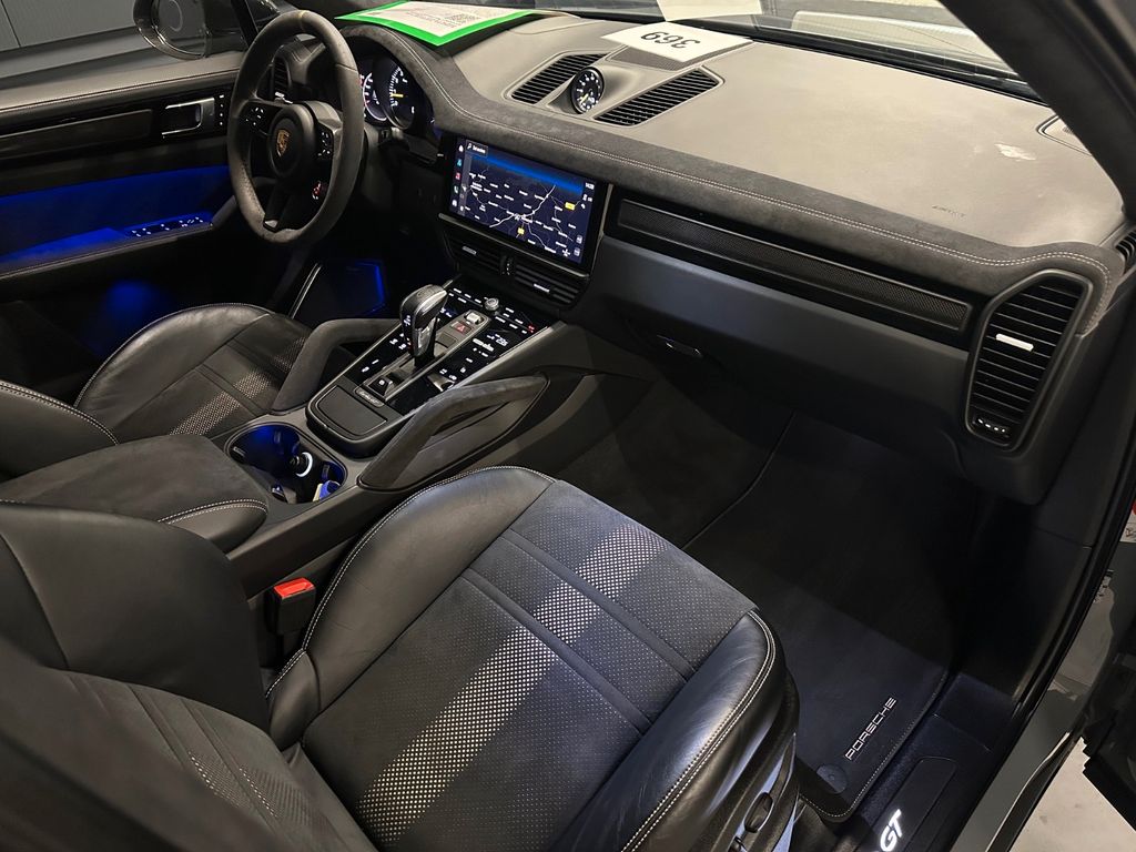 Porsche Cayenne 2021