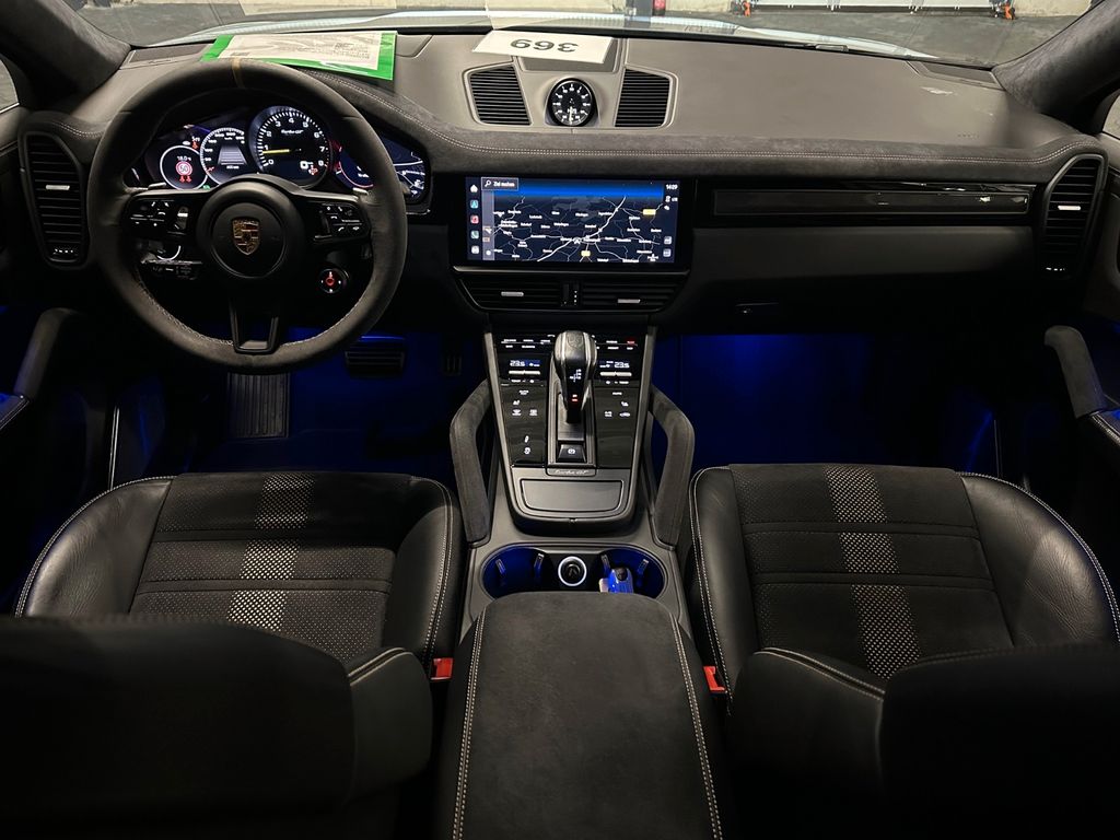 Porsche Cayenne 2021