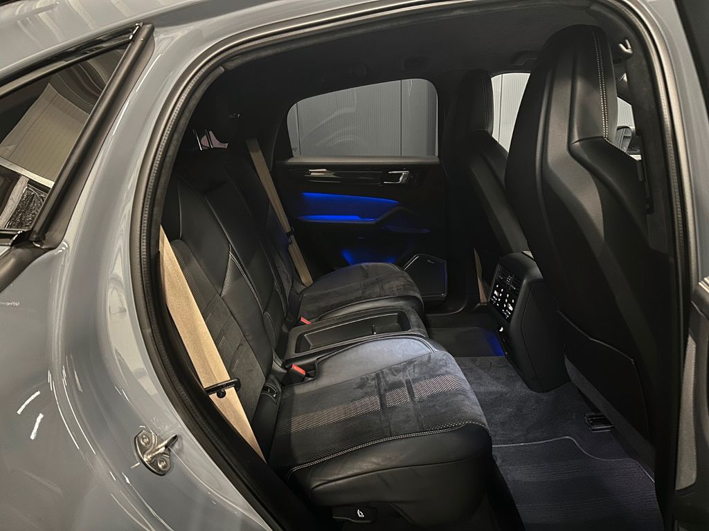 Porsche Cayenne 2021