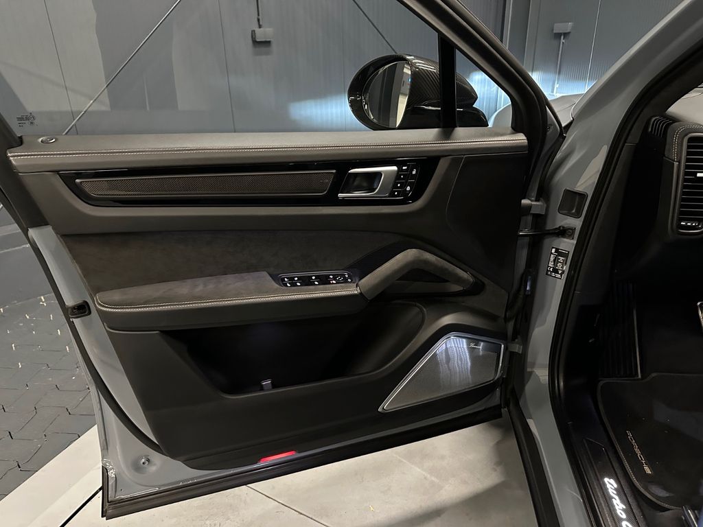 Porsche Cayenne 2021