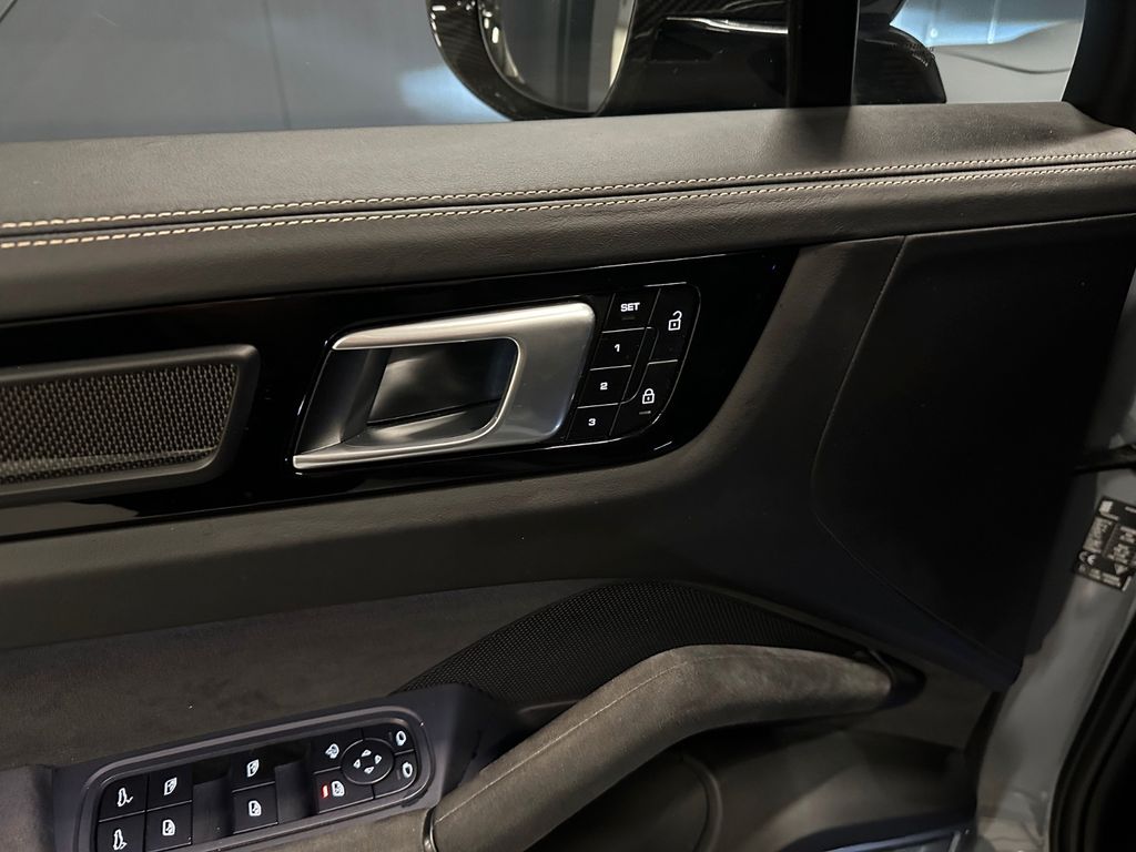 Porsche Cayenne 2021