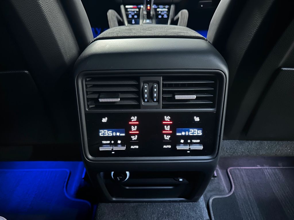 Porsche Cayenne 2021