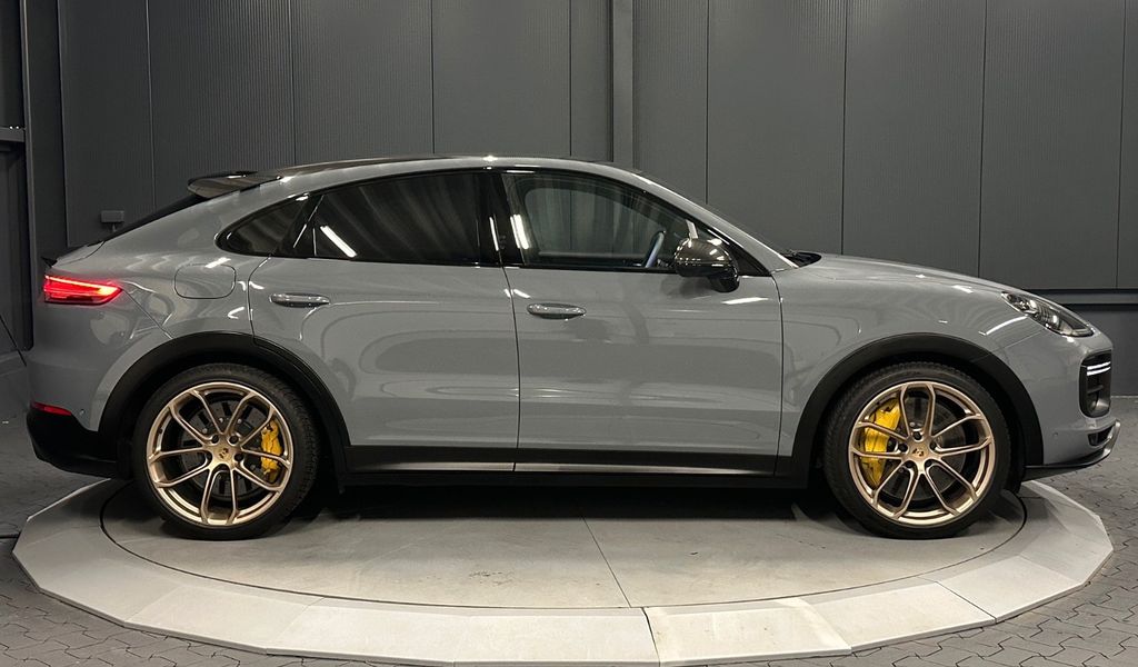 Porsche Cayenne 2021