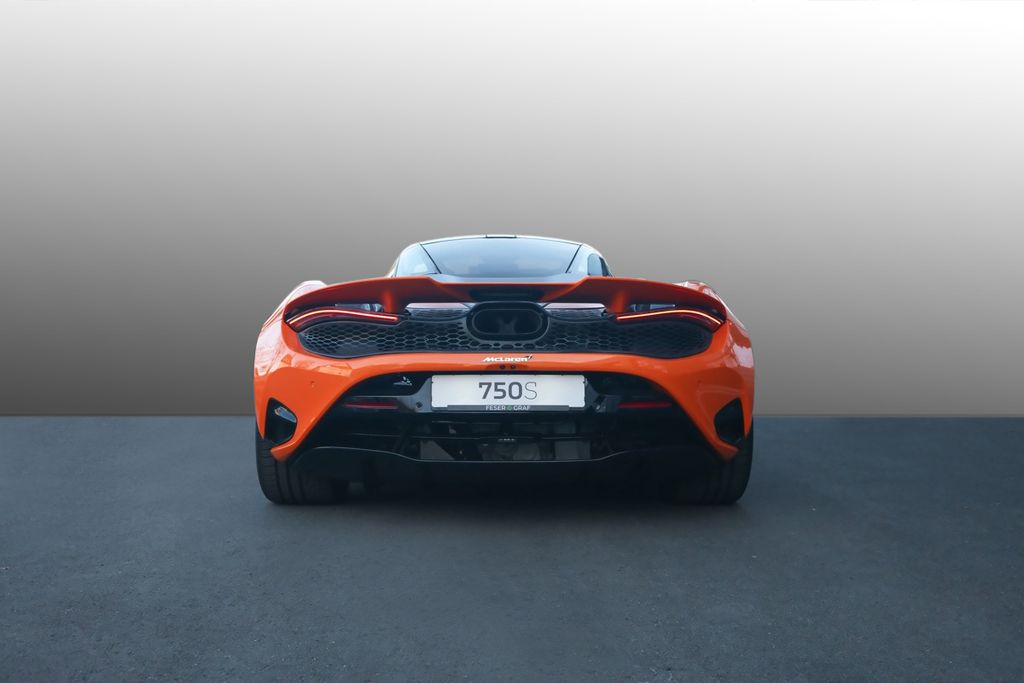 McLaren 750S 2025