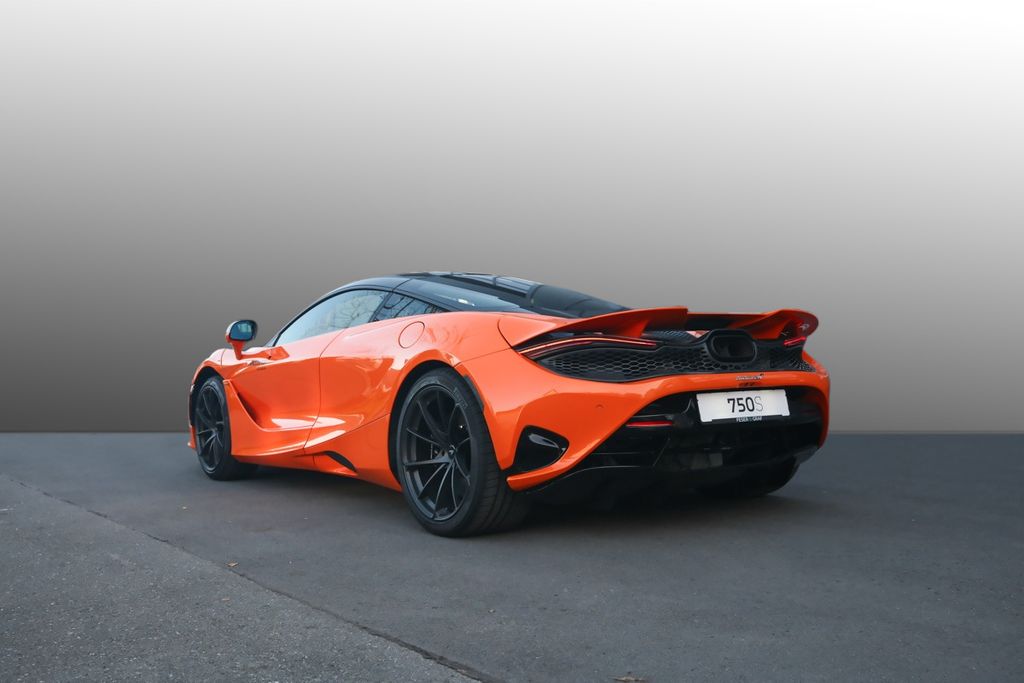 McLaren 750S 2025