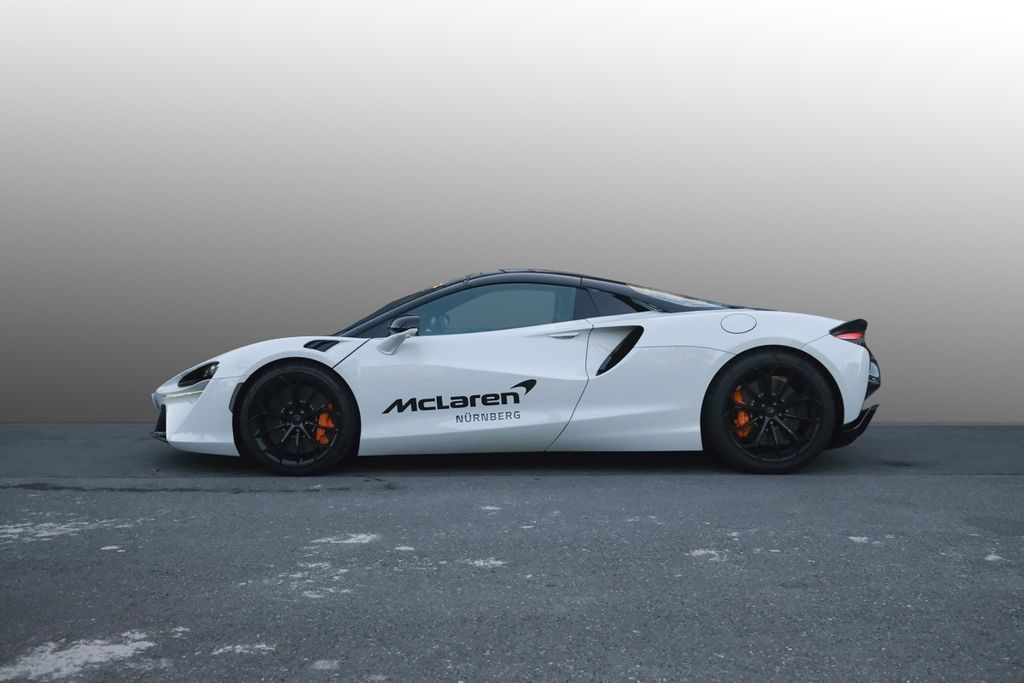 McLaren Artura 2025