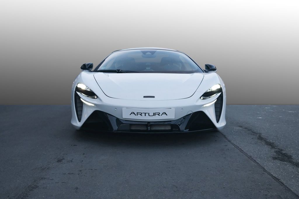 McLaren Artura 2025