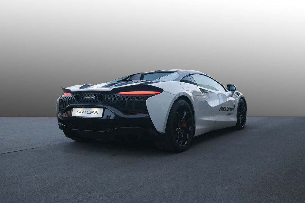 McLaren Artura 2025