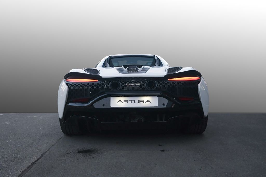 McLaren Artura 2025