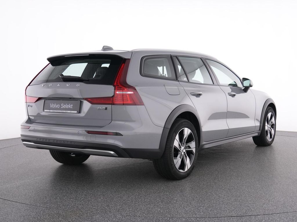 Volvo V60 Cross Country 2023