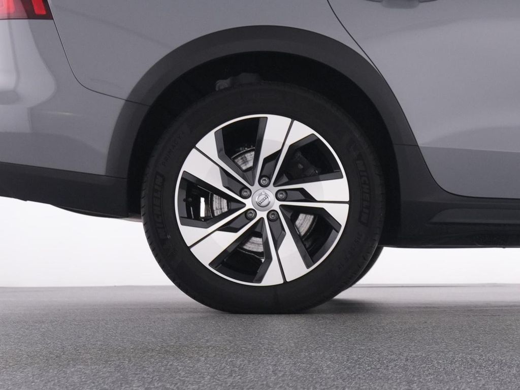 Volvo V60 Cross Country 2023