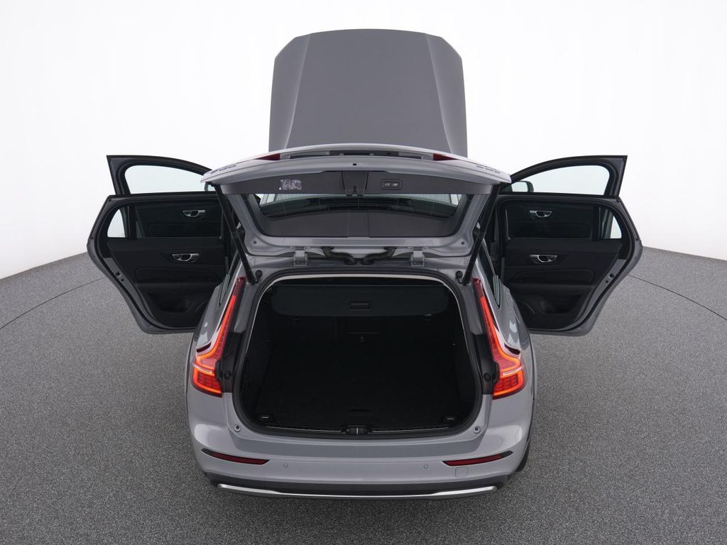 Volvo V60 Cross Country 2023