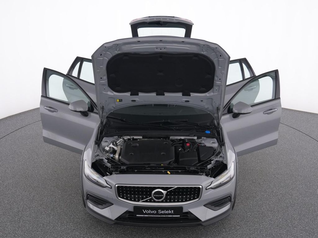 Volvo V60 Cross Country 2023