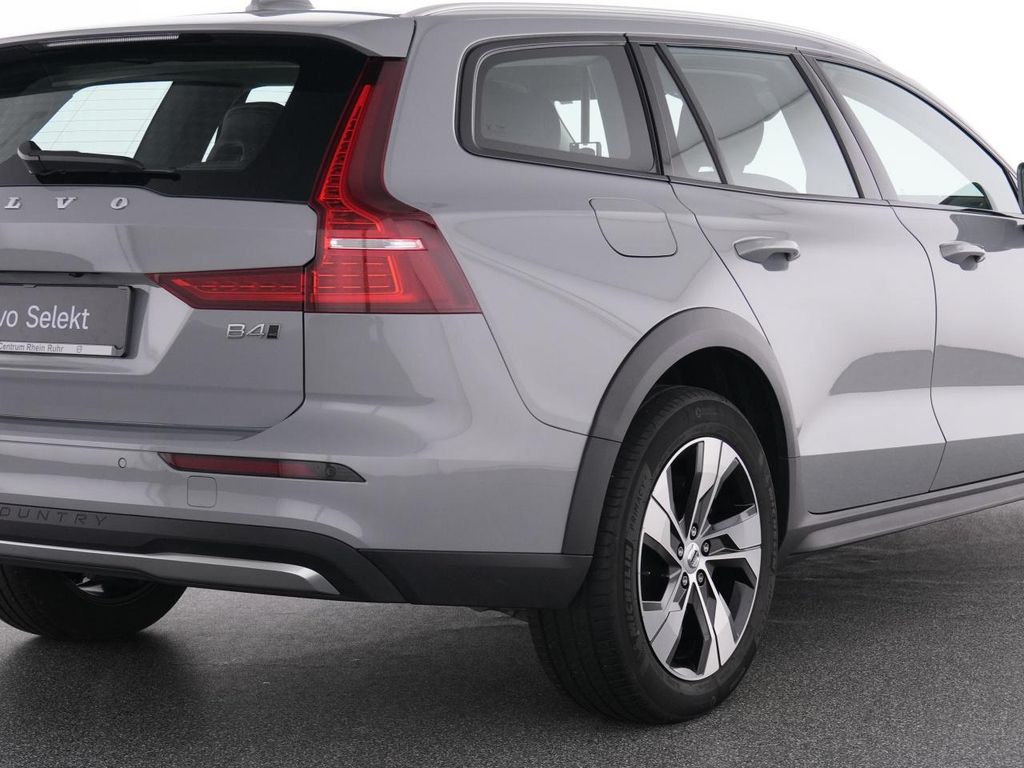 Volvo V60 Cross Country 2023