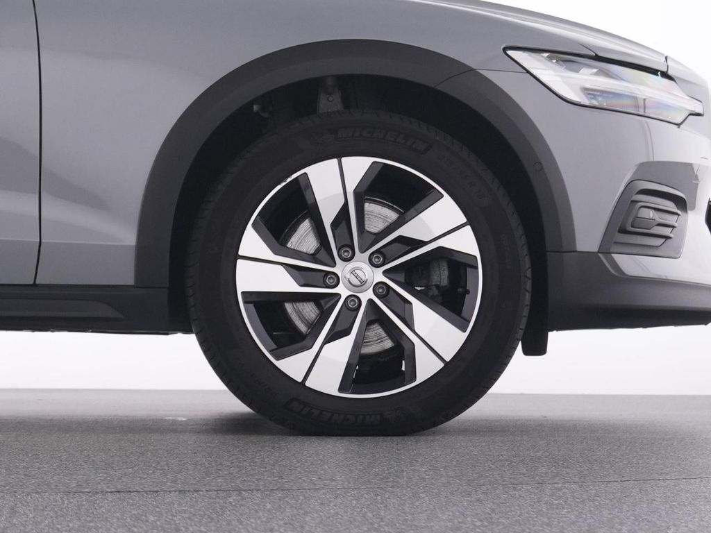 Volvo V60 Cross Country 2023