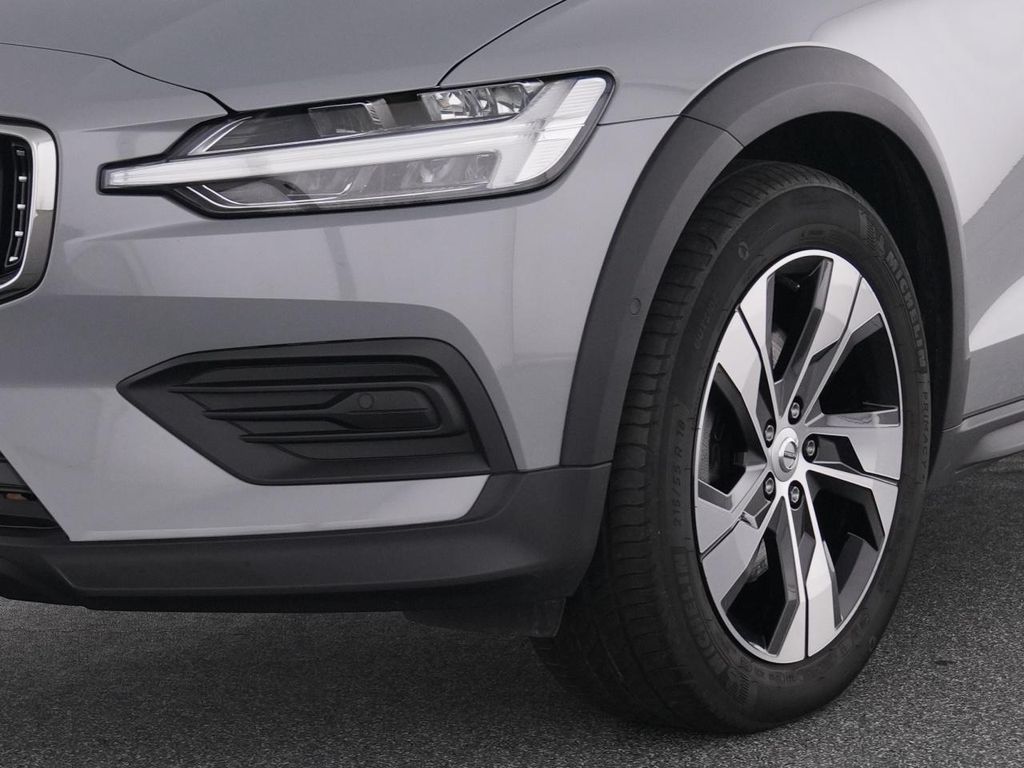 Volvo V60 Cross Country 2023