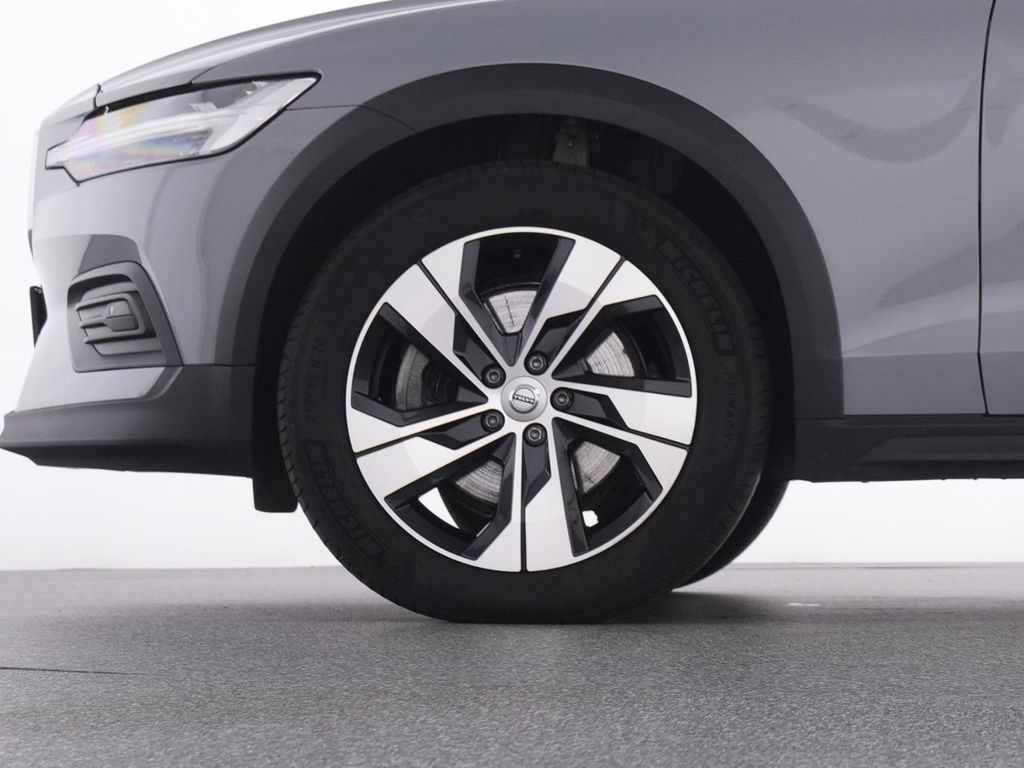 Volvo V60 Cross Country 2023
