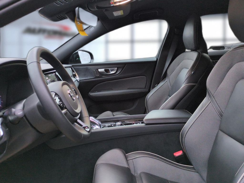 Volvo V60 Cross Country 2023