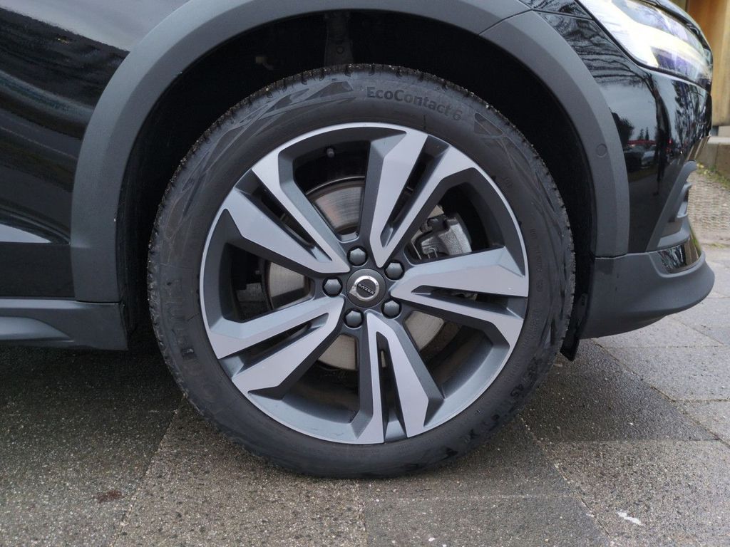 Volvo V60 Cross Country 2023
