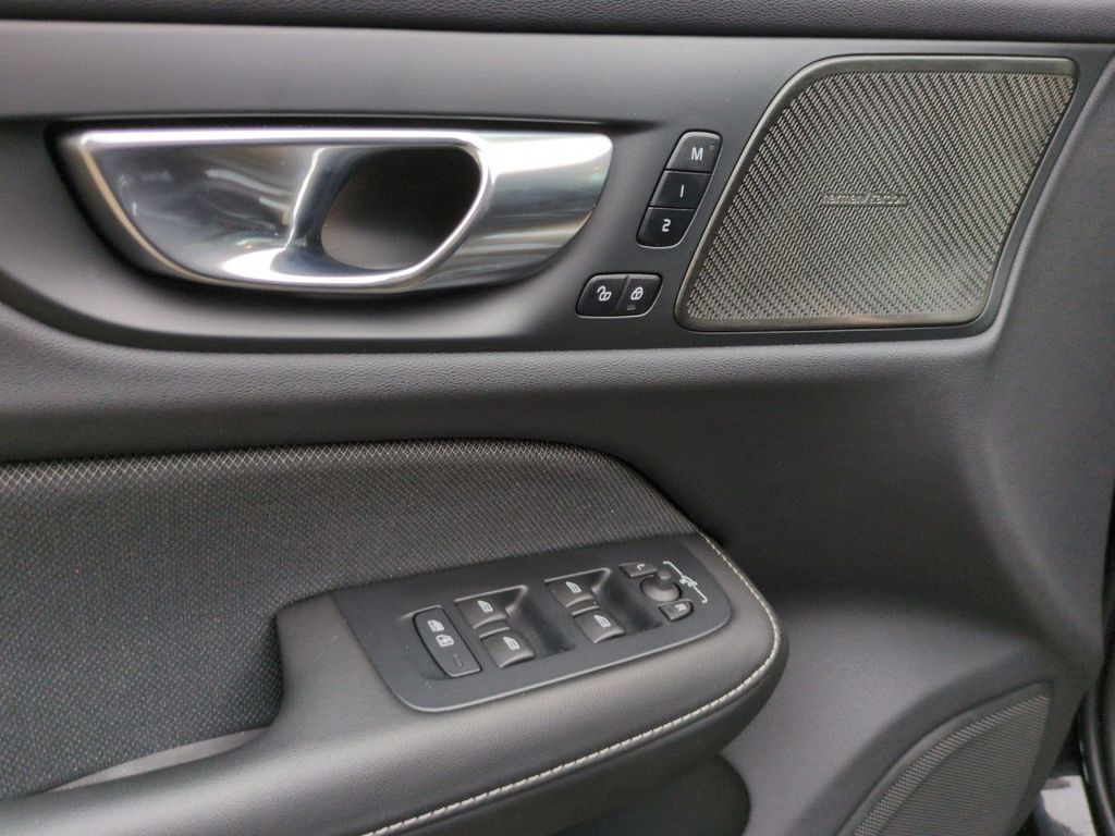 Volvo V60 Cross Country 2023